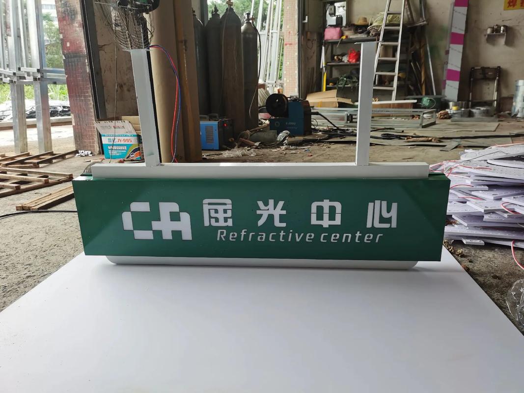 走近廣告源頭工廠 發(fā)光字、標(biāo)識牌與吸塑燈箱的創(chuàng)意世界